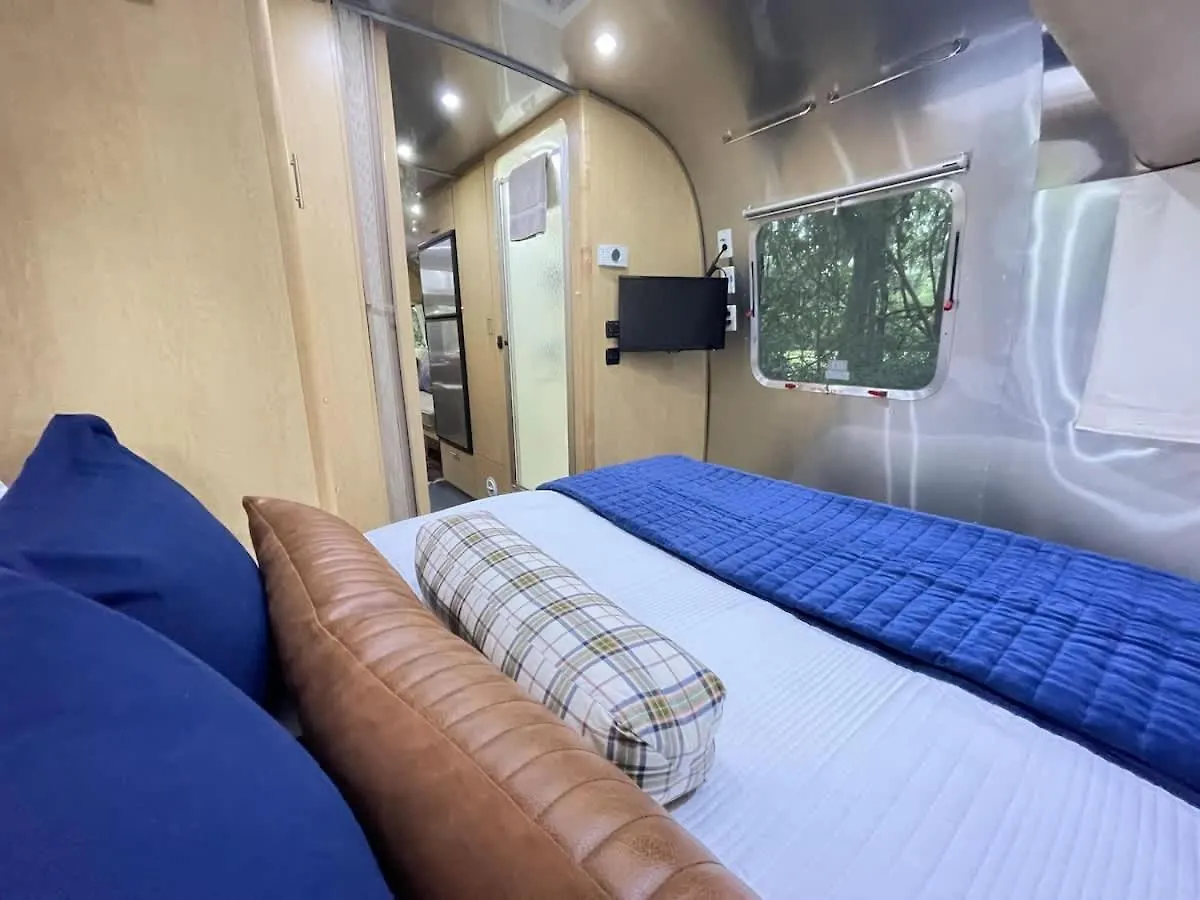 Amazing Home & Modern Airstreams Near Beach & City Sleeps 22! Savannah 0*,