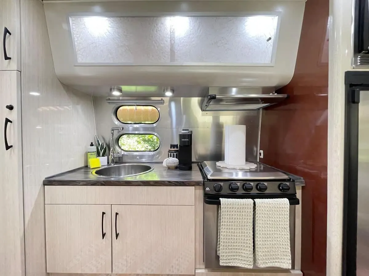 Amazing Home & Modern Airstreams Near Beach & City Sleeps 22! Savannah Holiday home