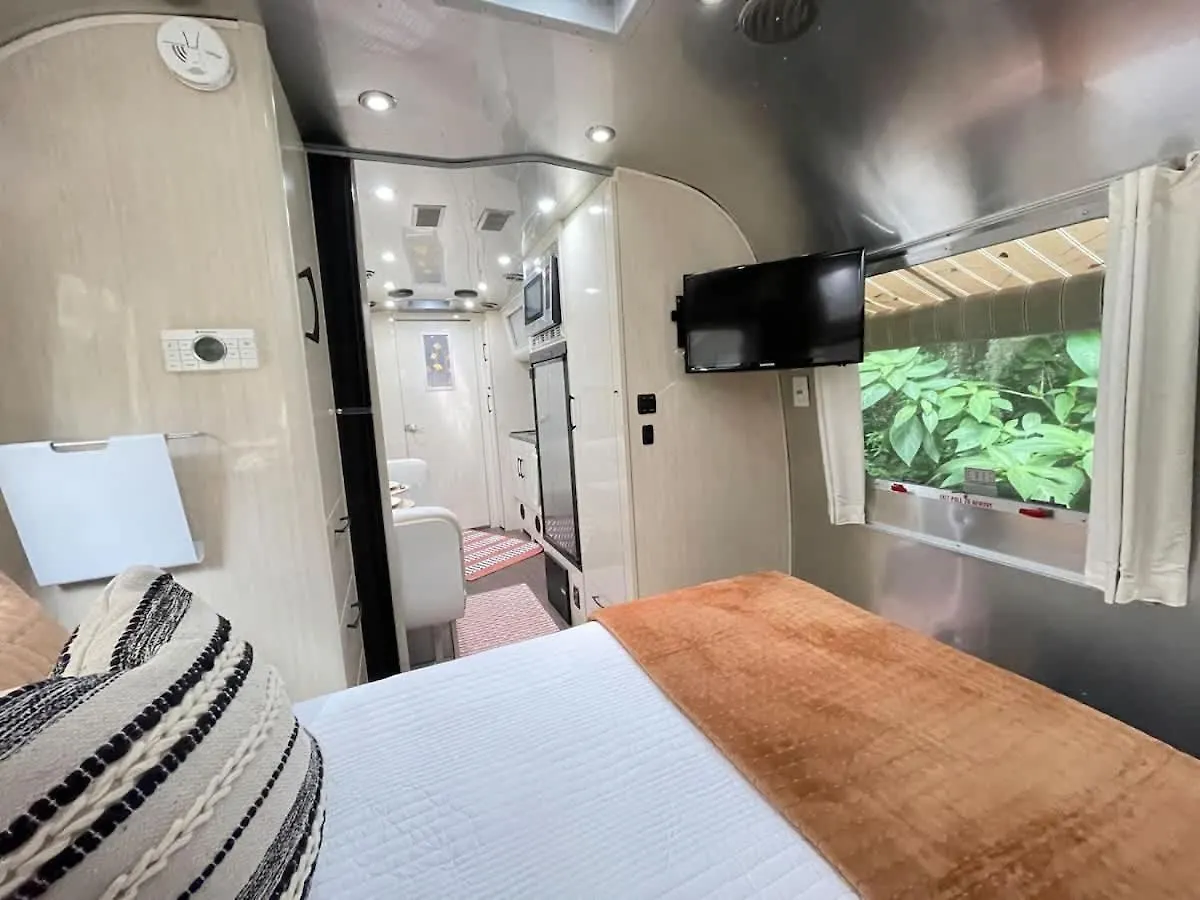 Amazing Home & Modern Airstreams Near Beach & City Sleeps 22! Savannah