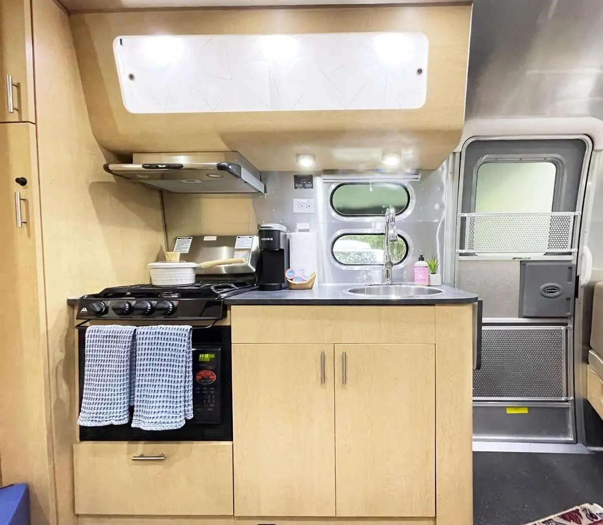 Amazing Home & Modern Airstreams Near Beach & City Sleeps 22! Savannah