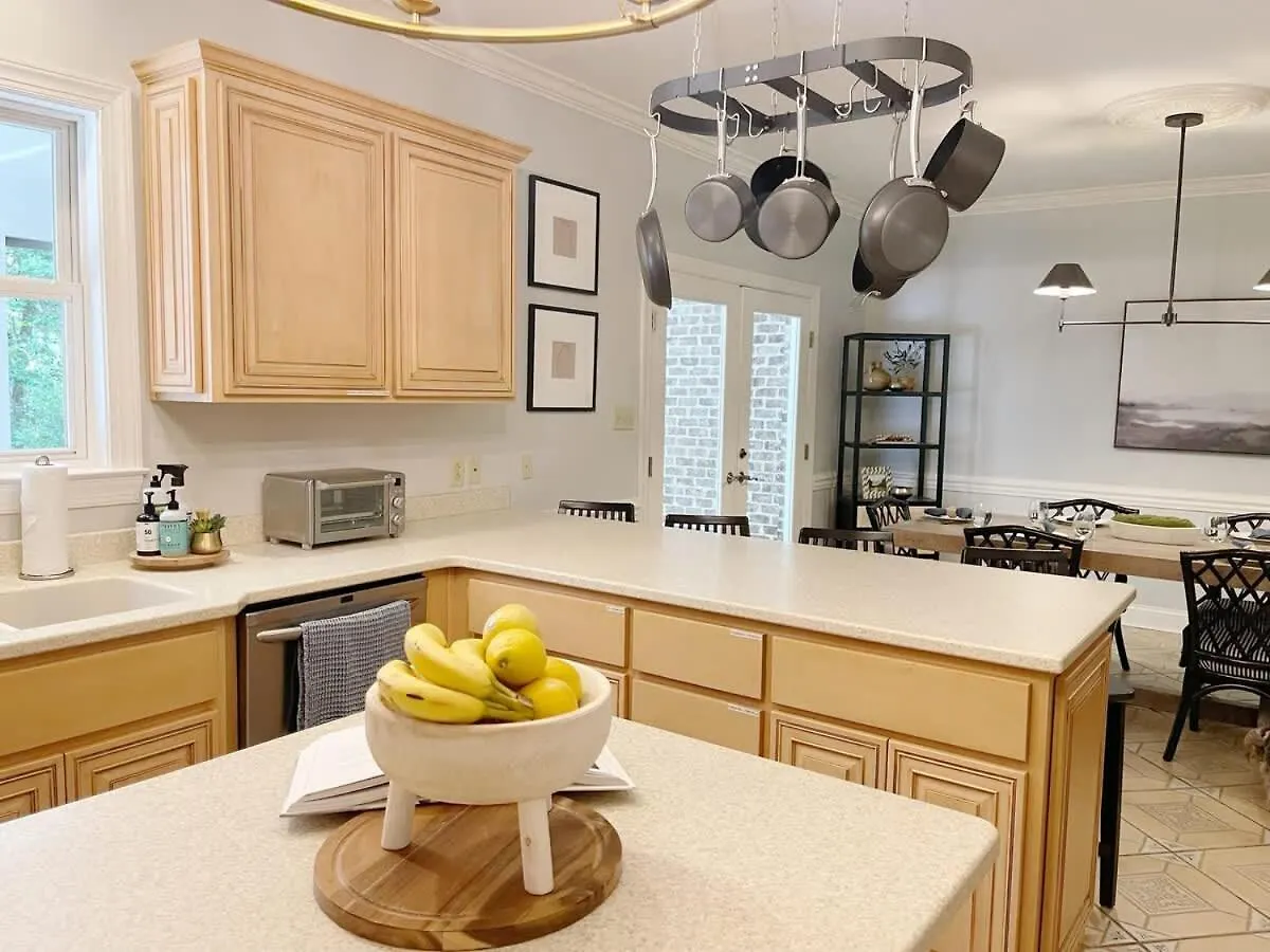 Amazing Home & Modern Airstreams Near Beach & City Sleeps 22! Savannah Holiday home